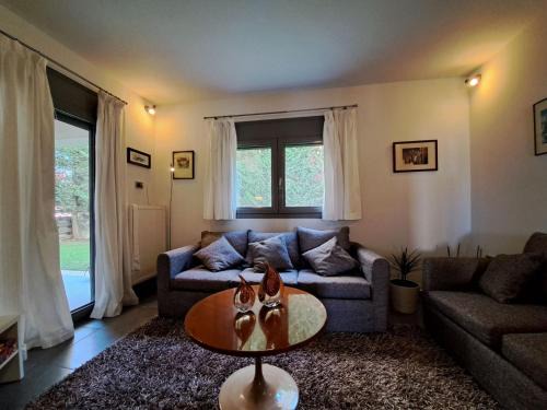 Katsikas Apartment | Guest Rated 10/10: Garden Flat in Ioannina with Hot Tub