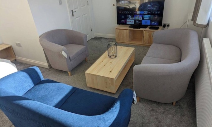Falconwood and Welling Apartment | Convenient Flat with Easy Transport Access for Families