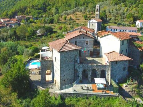 Argigliano Apartment | Cozy Getaway with Heated Hot Tub and Pool Access