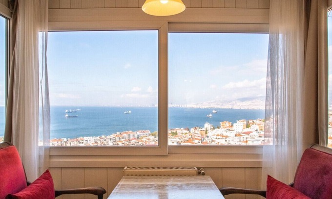 Konak Apartment | Sea View Flat in Konak: Family-Friendly & Accessible Stay