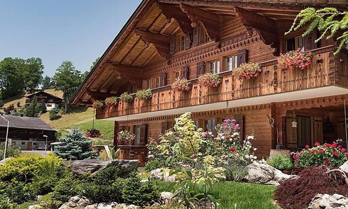 Grindelwald Apartment | Cozy Holiday Apartment in Grindelwald for 4 Guests