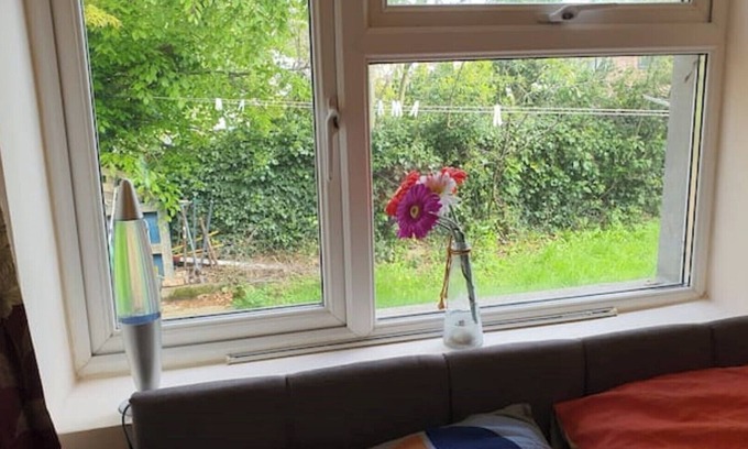 Lisvane Apartment | Comfortable Flat With Parking in Cardiff North for Families