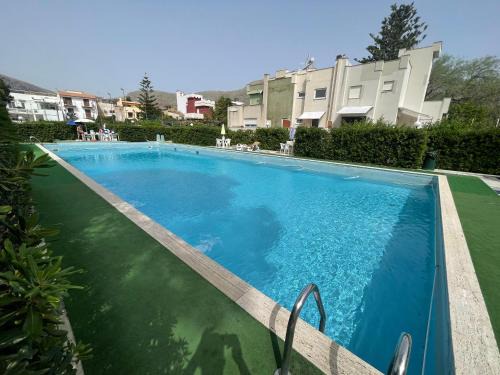 Partanna Apartment | Blissful Flat with Jacuzzi, Pool and Ocean View