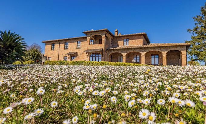 Montepulciano Apartment | Scenic Flat with Terrace, Pool & Spa in Wine Estate