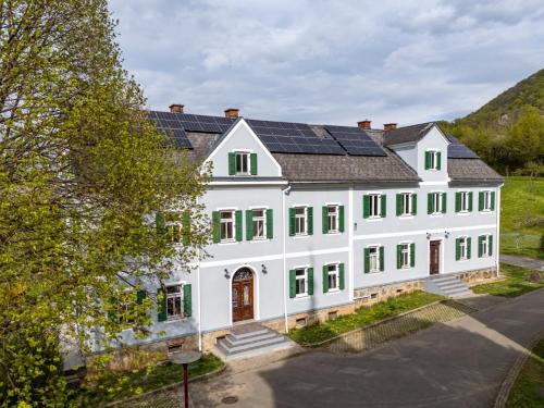 Tieschen Apartment | Flataid Apartmenthaus Tieschen