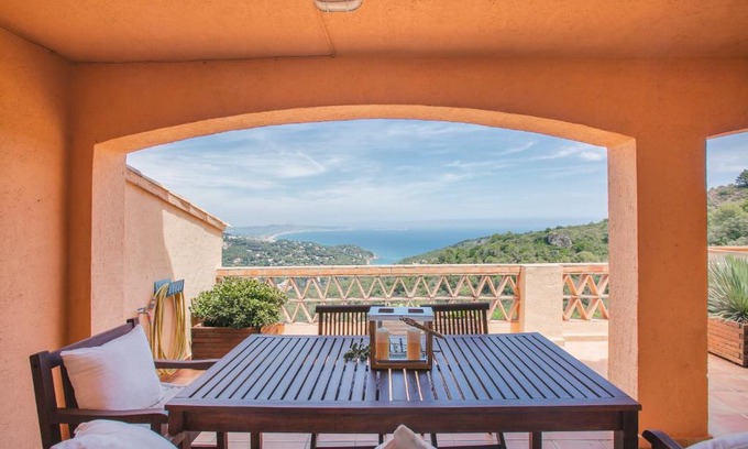 Begur Apartment | Relax at Flateli Begur: Poolside Family Getaway Awaits