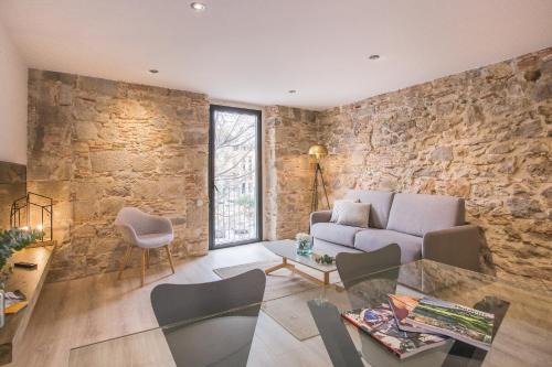el Mercadal Apartment | Elegant Stay at Flateli - Plaça Catalunya 22, Rated 8.7/10
