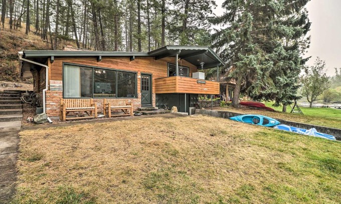 Polson House | Waterfront Cabin at Flathead Lake with Dock & Kayaks