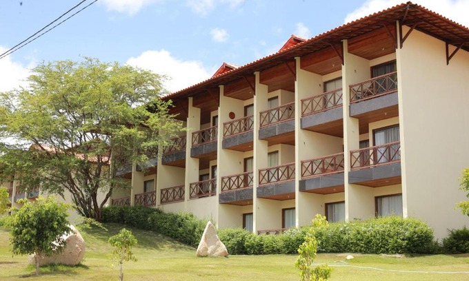 Saire Apartment | Pet-Friendly Flats at Hotel Monte Castelo with Pool Access
