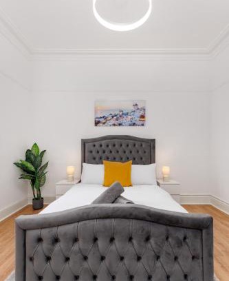 Liverpool House | Spacious Flatzy: 7-Bed House Near Football Stadiums