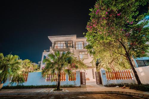 Sam Son Villa | FLC Grand Villa BT35.06: Beachfront Retreat with Pool
