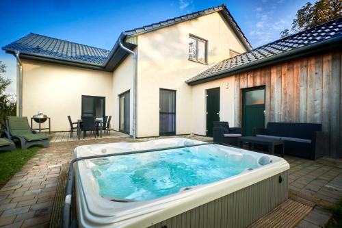 Muritz Apartment | Villa Silbermöwe: Oceanfront Retreat with Pet-Friendly Perks