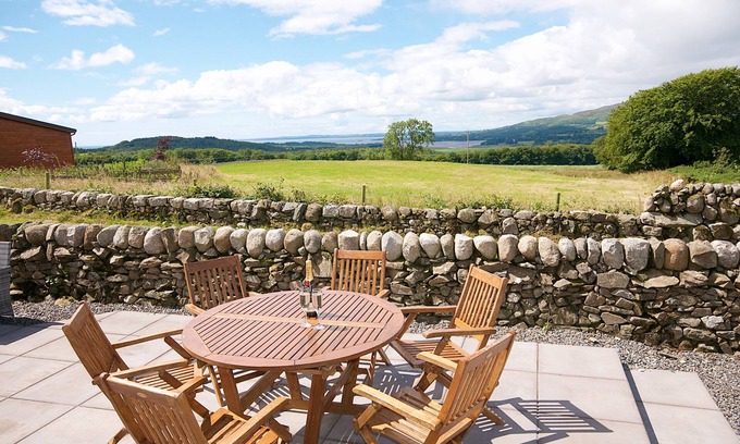 Gatehouse-of-Fleet Cottage | Fleet View Cottage: Cozy Retreat for Families and Pets