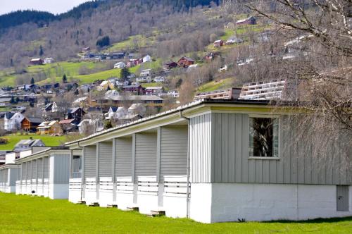 Voss Hotel | Family-Friendly Fleischer's Motel: Pets Welcome Here!