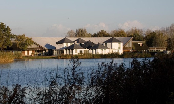 Velsen-Zuid Hotel | Relax at Fletcher Hotel - Resort Spaarnwoude with Pool & Spa