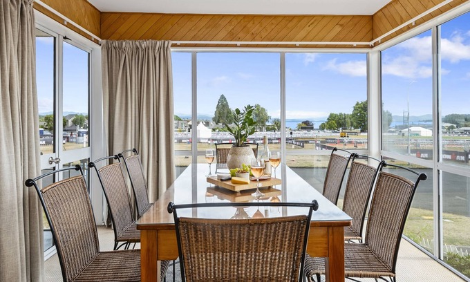Taupo House | Fletcher House: Pet-Friendly Getaway with 10/10 Ratings