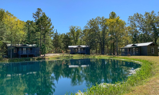 Leasburg Cabin | Discover Fletcher's Village Group Cabin by the Meramec River