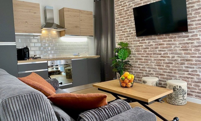Romorantin-Lanthenay Apartment | Fleur de Lys: Family-Friendly with Kitchen & Breakfast Included