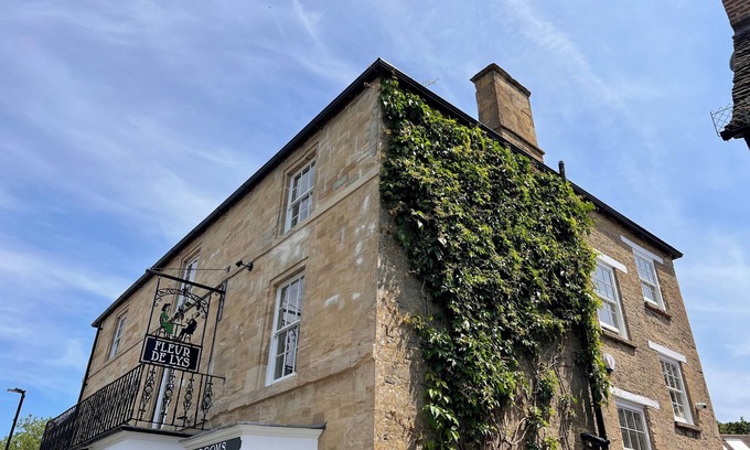 Bampton Hotel | Unforgettable Stay at Fleur de Lys: Perfect for Families!