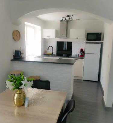 Saint-Germain-Lespinasse Apartment | Fleurs de Lys: Rated 9.5/10, Pet & Child Friendly Retreat