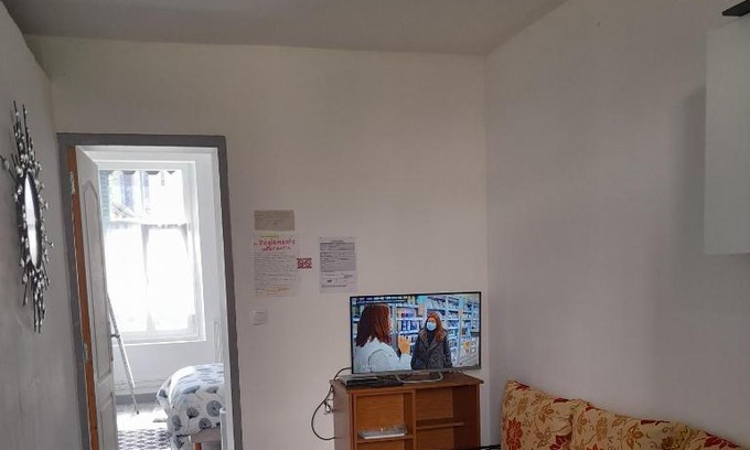 Romilly-sur-Seine Apartment | Budget-Friendly Fleurs de Lotus 2 with Guest Rating of 6.8