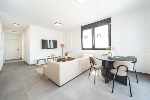 Zagreb Apartment | Flex SelfCheckIns 183 - Zagreb - 3 Bedrooms - Parking - Balcony
