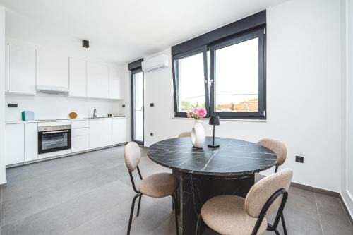 Zagreb Apartment | Flex SelfCheckIns 184 - Zagreb - 2 Bedrooms - Parking - Balcony
