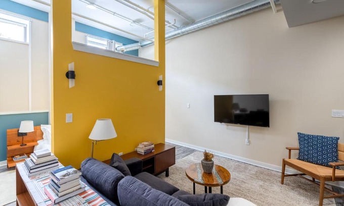 Fifth Ward Apartment | Top-Rated Flexhome Walker's Point Studio with Accessibility