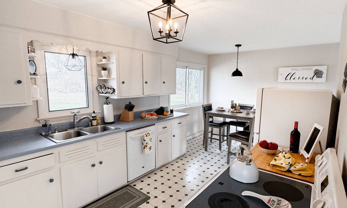 Richfield House | Pet-Friendly Pioneer Guesthouse Near Highway - Rated 10/10