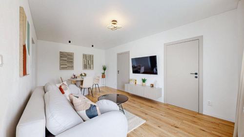 Juh Apartment | Experience FLEXIHOME sk - Fejova with Parking & 10/10 Rating