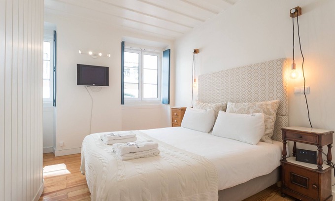 Encarnacao Apartment | Central Apartment in Bairro Alto with Spa & Family Amenities