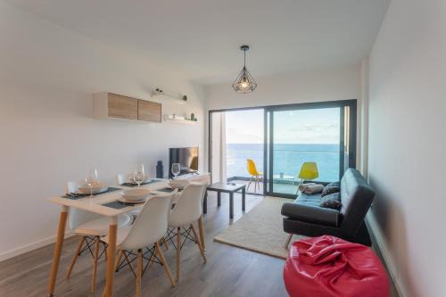 Gaula Apartment | Beautiful Ocean View Hotel with Balcony and Great Reviews