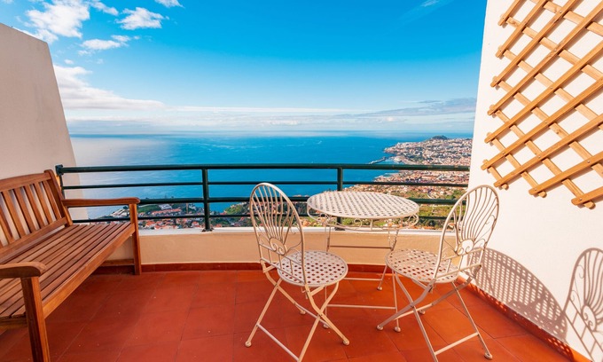 Sao Goncalo Apartment | Relaxing Ocean View Retreat in Funchal with Pool Access