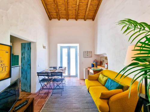 Loule Apartment | Explore Vale Judeu Rustic Mezzanine Cottage Retreat