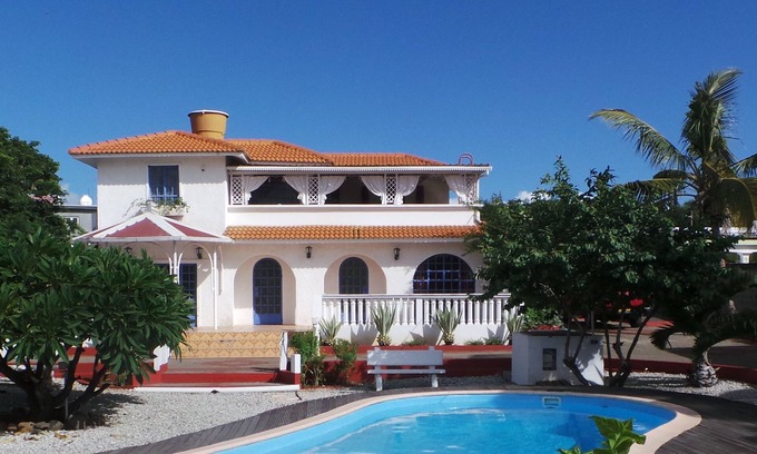 Flic-en-Flac Villa | Discover Flic En Flac: Villa with Heated Pool & Ocean View
