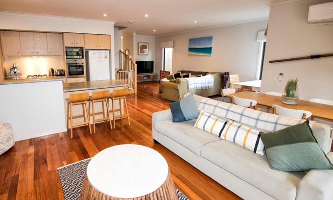 Queenscliff House | Oceanfront Bliss at FLINDER's REST - Rated 9.7/10 by Guests