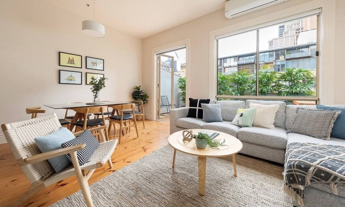 Melbourne Central Business District Apartment | Heritage Gem on Flinders Lane with Child-Friendly Amenities