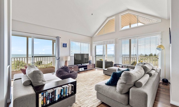 Augusta House | Flinders View Beach House (2Bed 2Bath) - Flinders View Beach House - Executive Holiday Home