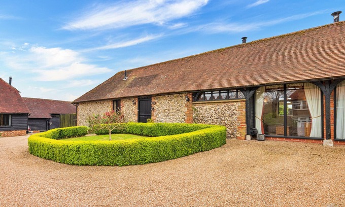 Faversham Cottage | Discover Flint Barn: Family-Friendly Getaway with Breakfast