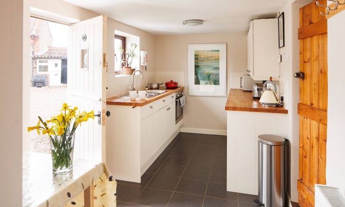 Bodham Cottage | Charming Flint Cottage Near Holt & Sheringham - Pet Welcome