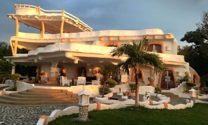 Torrijos Villa | Explore the Unique FLINTSTONE CAVE HOUSE for Families & Pets