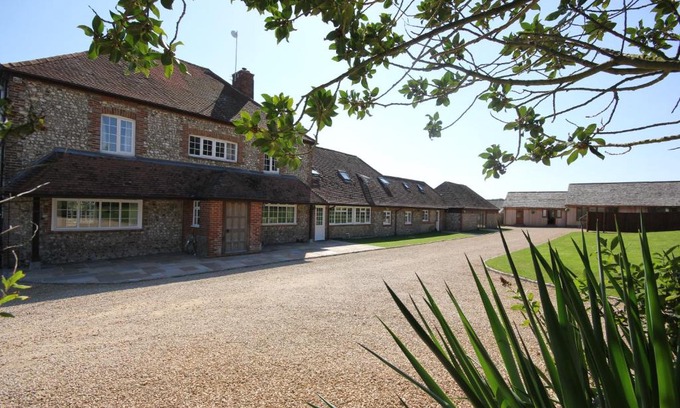 Aldingbourne House | Flintstone Cottages: 4-Star Stay with Child-Friendly Amenities