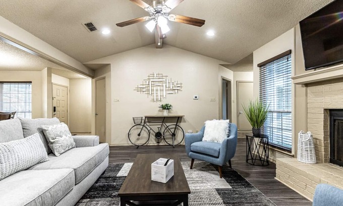 Lubbock House | Flintwood Mac: Guest Rated 10/10, Pet-Friendly Stay