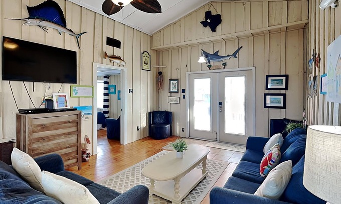 Bermuda Beach House | Experience Flip Flop Beachside: Pool & Oceanfront Access!