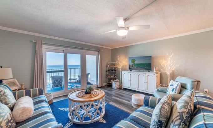 Thomas Drive Condo | Beachfront Bliss at Flip Flops & Sunsets Mariner West 605
