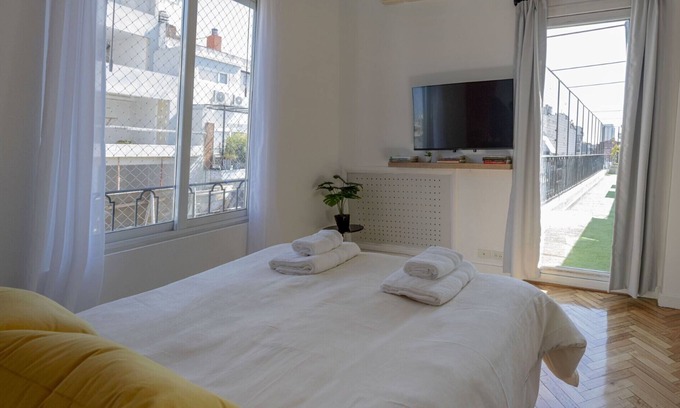 Macrozona Meseta Cerro Calafate Apartment | Modern 3-Bedroom Penthouse at Fliphaus + Beruti 2300