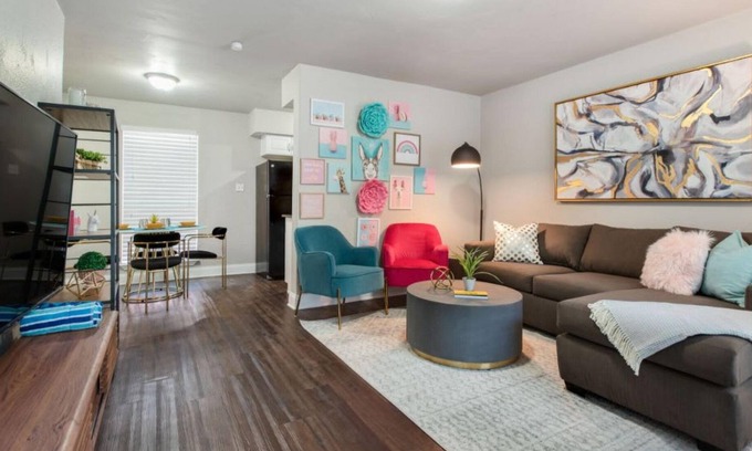 Austin Apartment | Poolside Paradise at Flirty Flamingos with No Service Fees