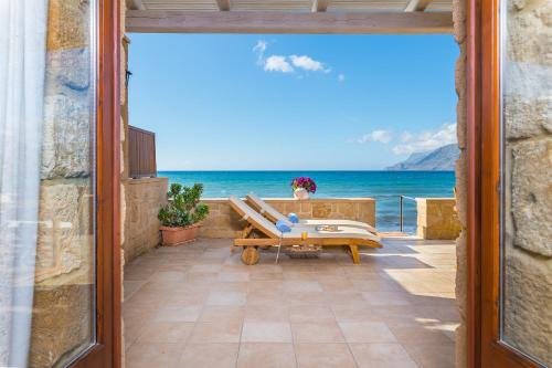 Nopigia House | Flisvos House: Oceanfront Escape with 9.7/10 Rating
