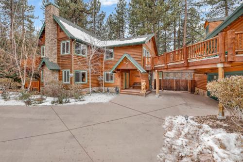 Fawnskin House | Experience Flitterbick Lodge: Family-Friendly Retreat