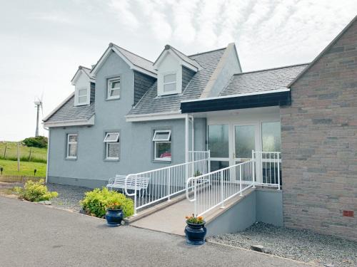 Port Logan House | Pet-Friendly Float Bay View with Breakfast Included